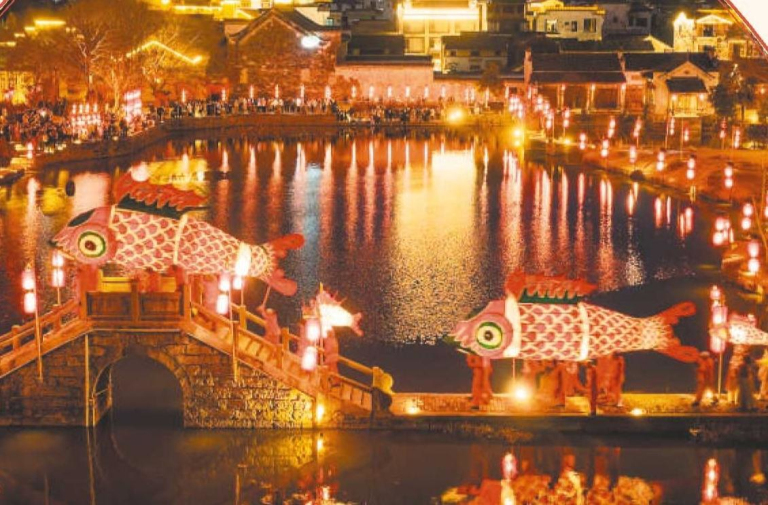 呈坎古村鱼灯表演