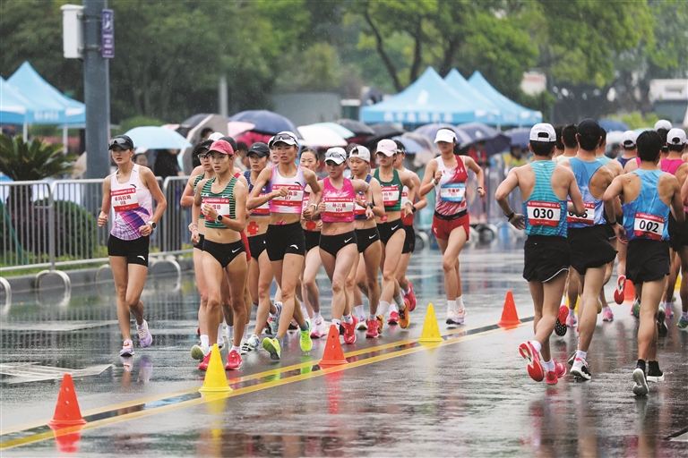 青山绿水竞高低